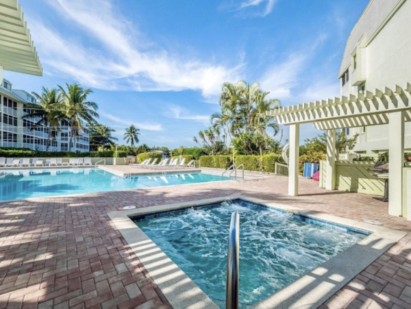 Beautiful Bay Views Condo with 3-Bedrooms in Captiva Island