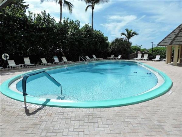 Beachfront Vacation Condo in Marco Island with Tennis Courts