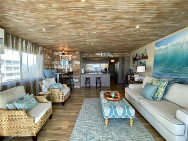 Beachfront Vacation Condo in Marco Island with Tennis Courts