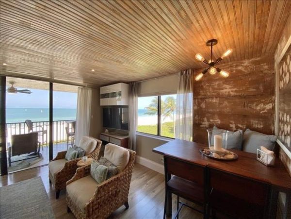 Beachfront Vacation Condo in Marco Island with Tennis Courts