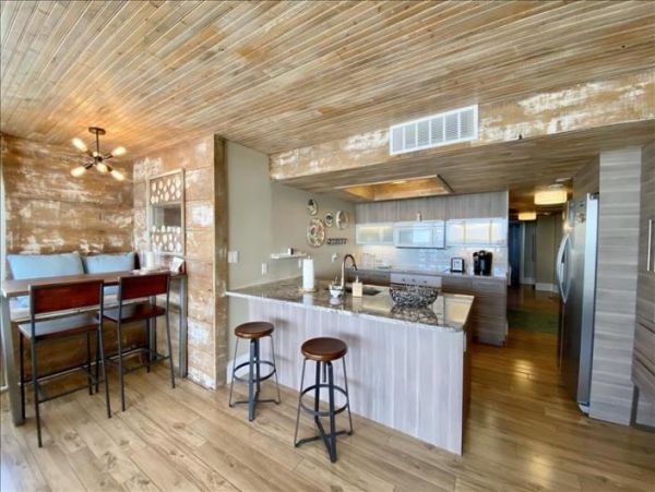Beachfront Vacation Condo in Marco Island with Tennis Courts