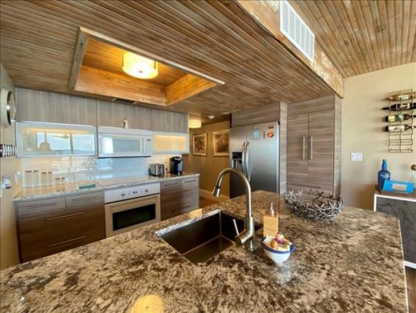 Beachfront Vacation Condo in Marco Island with Tennis Courts