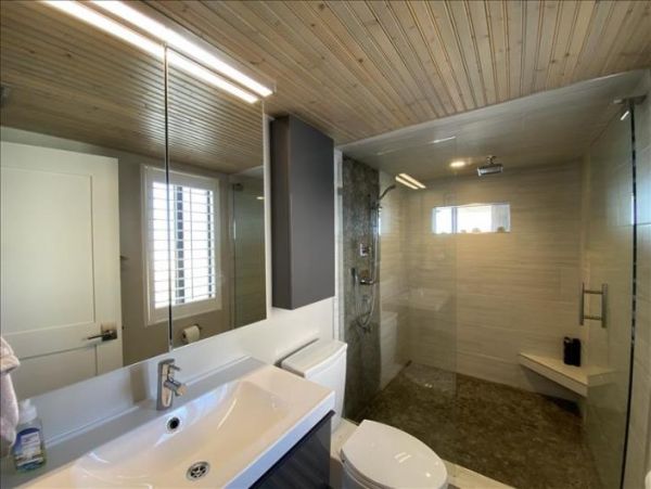 Beachfront Vacation Condo in Marco Island with Tennis Courts