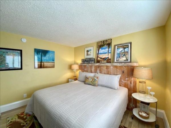 Beachfront Vacation Condo in Marco Island with Tennis Courts