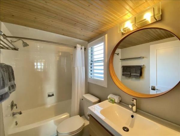 Beachfront Vacation Condo in Marco Island with Tennis Courts