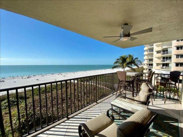Beachfront Vacation Condo in Marco Island with Tennis Courts