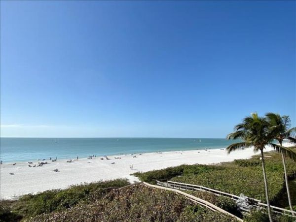 Beachfront Vacation Condo in Marco Island with Tennis Courts