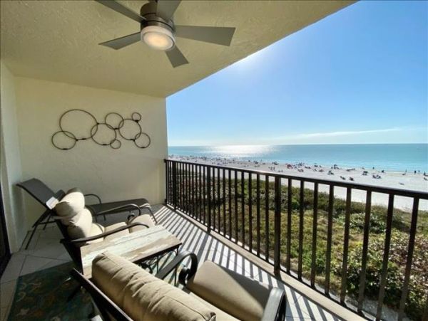 Beachfront Vacation Condo in Marco Island with Tennis Courts