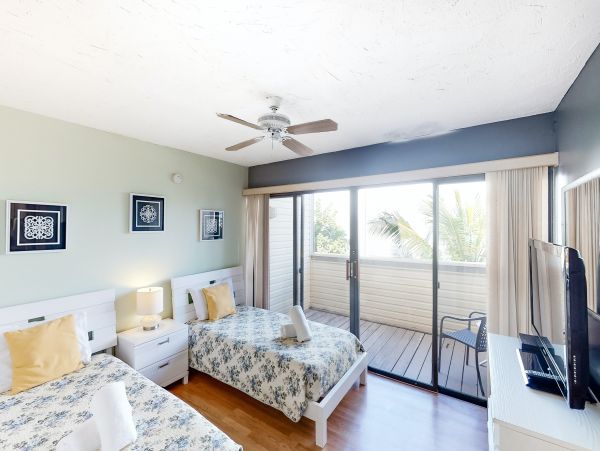 Two Bedroom Charming Vacation Townhouse in Bradenton Beach