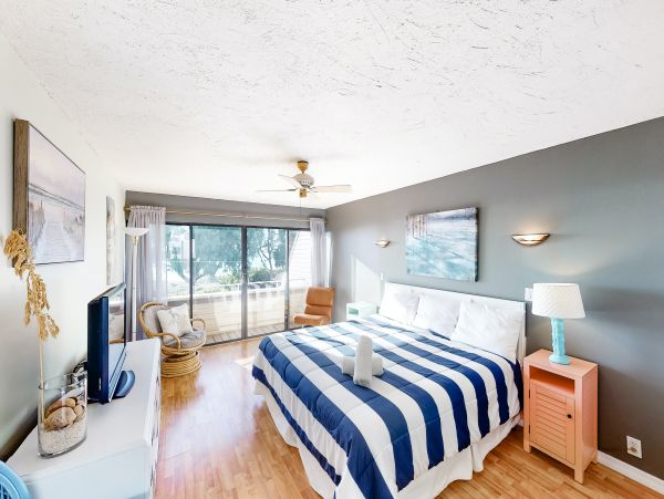 Two Bedroom Charming Vacation Townhouse in Bradenton Beach