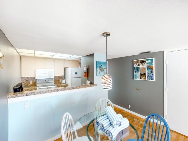 Two Bedroom Charming Vacation Townhouse in Bradenton Beach
