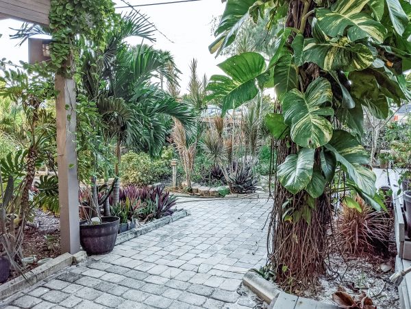 Two Bedroom Charming Vacation Townhouse in Bradenton Beach