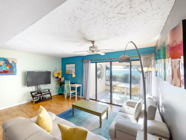 Two Bedroom Charming Vacation Townhouse in Bradenton Beach