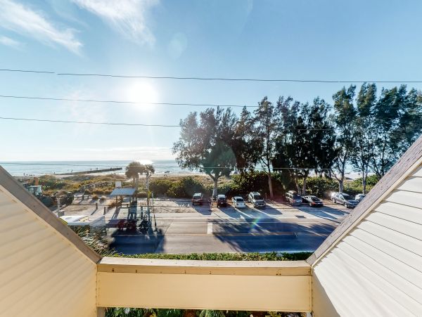 Two Bedroom Charming Vacation Townhouse in Bradenton Beach