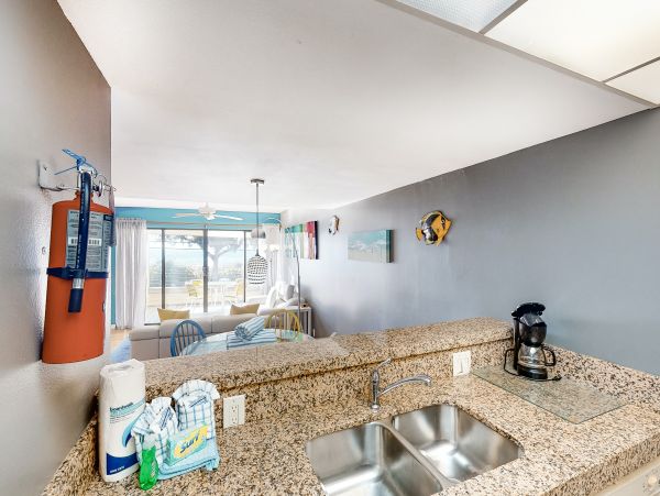 Two Bedroom Charming Vacation Townhouse in Bradenton Beach