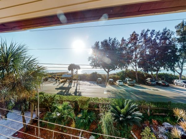 Two Bedroom Charming Vacation Townhouse in Bradenton Beach