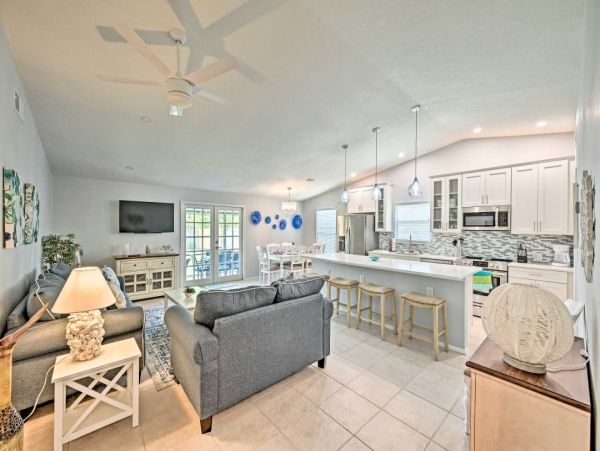 Naples Three Bedroom Rental Pool Home Close to the Beach