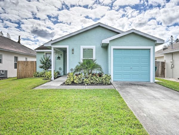 Naples Three Bedroom Rental Pool Home Close to the Beach
