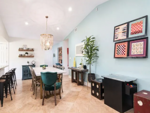 Desirable Location 3 Bedroom Naples Home Caged Heated Pool