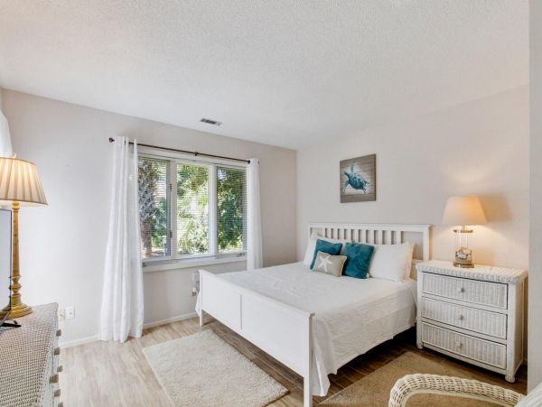 PALMETTO DUNES 4 BEDROOM POOL HOME SLEEPS 14