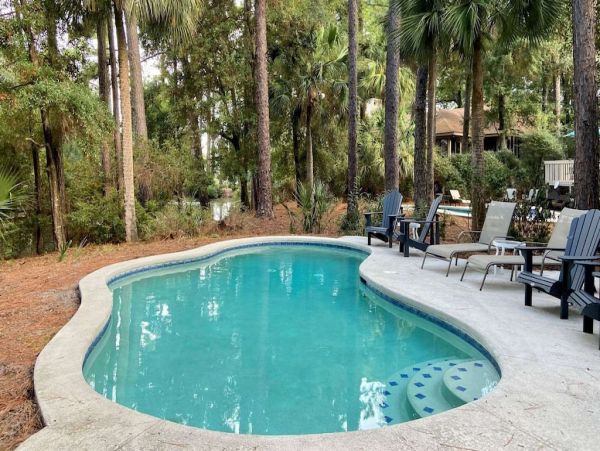 Hilton Head Lovely Vacation Home Close to Beach Sleeps 14 Guests