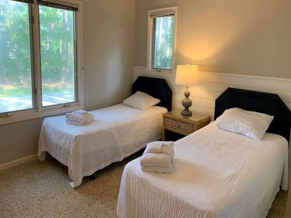 Hilton Head Lovely Vacation Home Close to Beach Sleeps 14 Guests