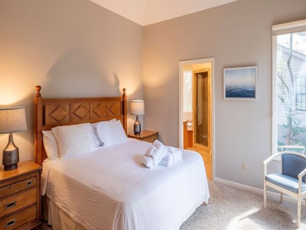 Hilton Head Lovely Vacation Home Close to Beach Sleeps 14 Guests