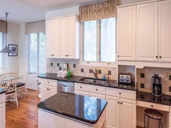 Hilton Head Lovely Vacation Home Close to Beach Sleeps 14 Guests