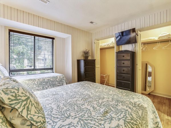 Hilton Head Right on The Golf Course & Block to Beach