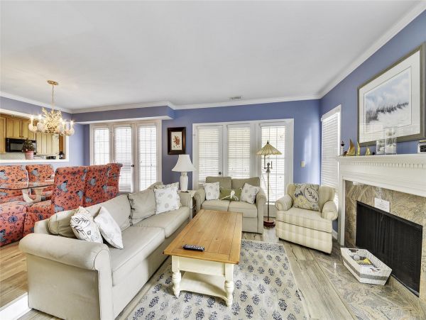 Beautiful updated 3 bedroom-3 bathroom Villa 1.2 miles to the beach