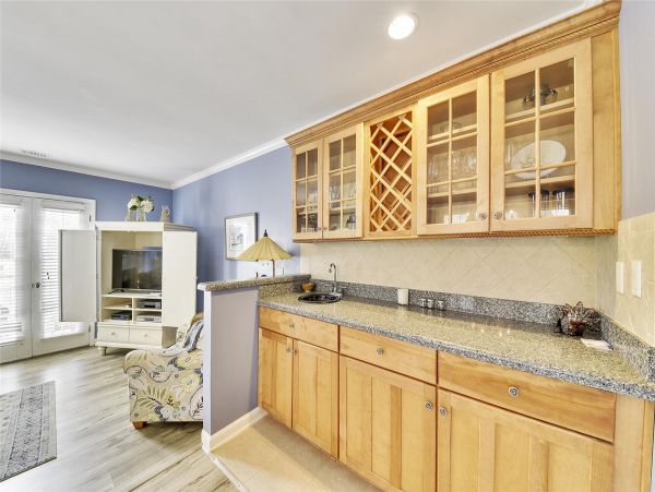 Beautiful updated 3 bedroom-3 bathroom Villa 1.2 miles to the beach