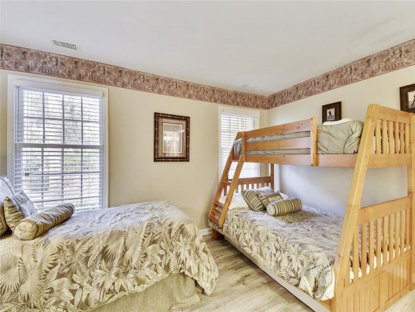 Beautiful updated 3 bedroom-3 bathroom Villa 1.2 miles to the beach