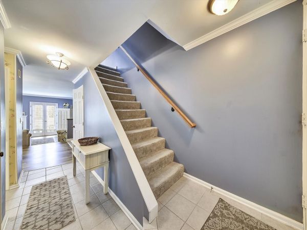 Beautiful updated 3 bedroom-3 bathroom Villa 1.2 miles to the beach