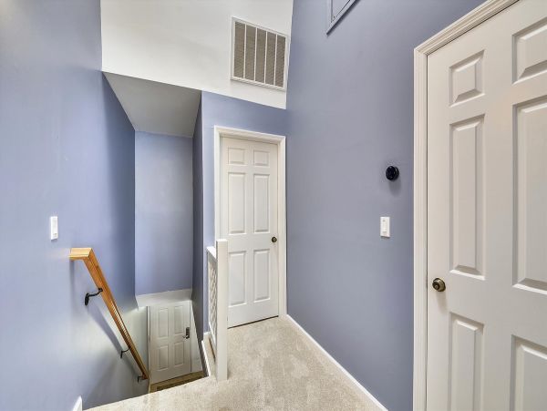 Beautiful updated 3 bedroom-3 bathroom Villa 1.2 miles to the beach