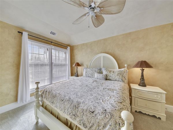 Beautiful updated 3 bedroom-3 bathroom Villa 1.2 miles to the beach