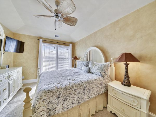 Beautiful updated 3 bedroom-3 bathroom Villa 1.2 miles to the beach
