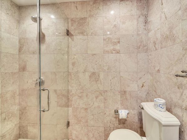 Beautiful updated 3 bedroom-3 bathroom Villa 1.2 miles to the beach