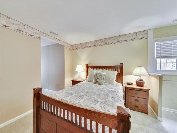 Beautiful updated 3 bedroom-3 bathroom Villa 1.2 miles to the beach