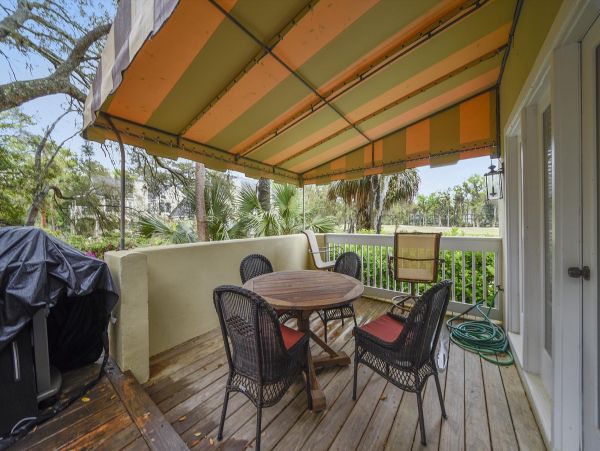 Beautiful updated 3 bedroom-3 bathroom Villa 1.2 miles to the beach