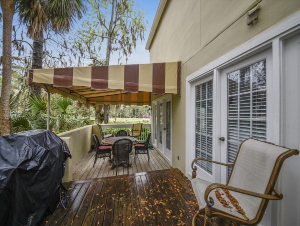 Beautiful updated 3 bedroom-3 bathroom Villa 1.2 miles to the beach