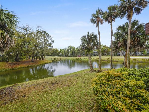 Beautiful updated 3 bedroom-3 bathroom Villa 1.2 miles to the beach