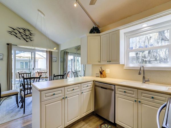 Charming 3 Bedroom Vacation Rental in Hilton Head Steps from Beach