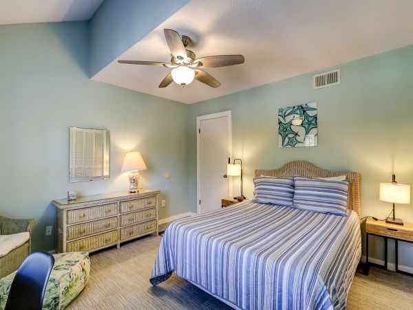 Charming 3 Bedroom Vacation Rental in Hilton Head Steps from Beach