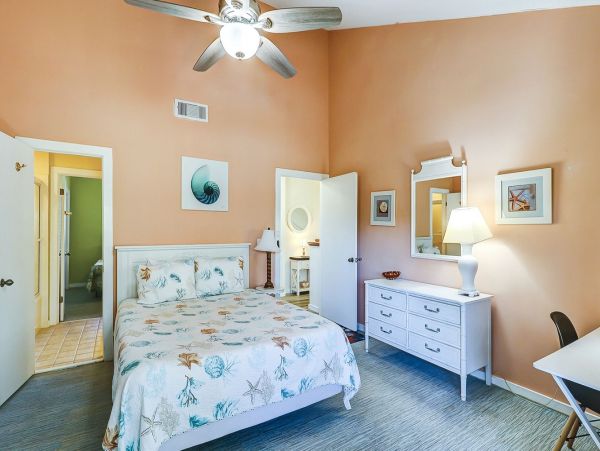 Charming 3 Bedroom Vacation Rental in Hilton Head Steps from Beach