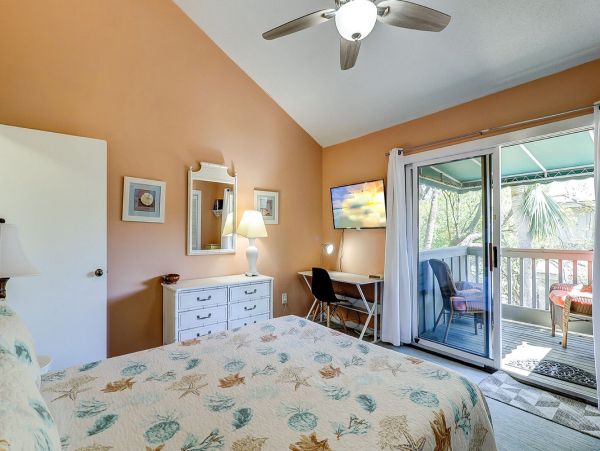 Charming 3 Bedroom Vacation Rental in Hilton Head Steps from Beach