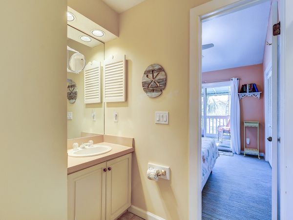 Charming 3 Bedroom Vacation Rental in Hilton Head Steps from Beach