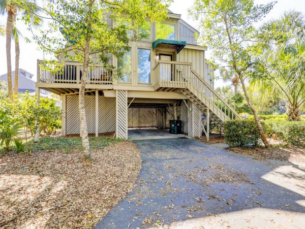Charming 3 Bedroom Vacation Rental in Hilton Head Steps from Beach
