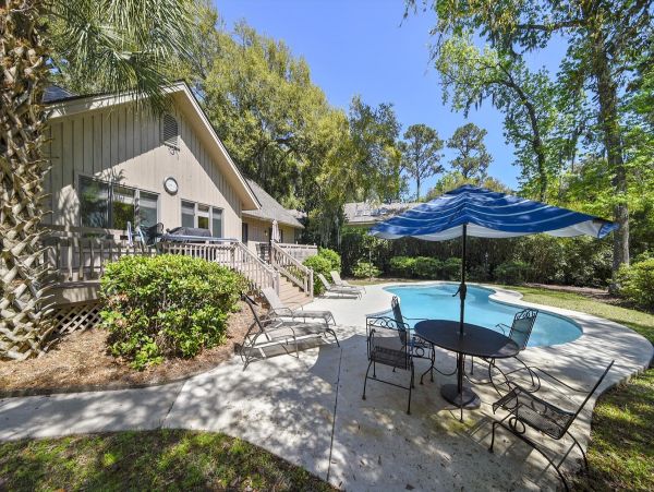 4 Bedroom Vacation Pool Home in Hilton Head Close to Beach
