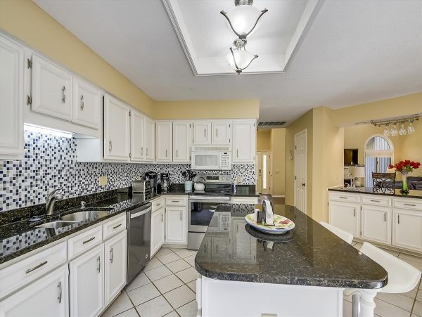 4 Bedroom Vacation Pool Home in Hilton Head Close to Beach