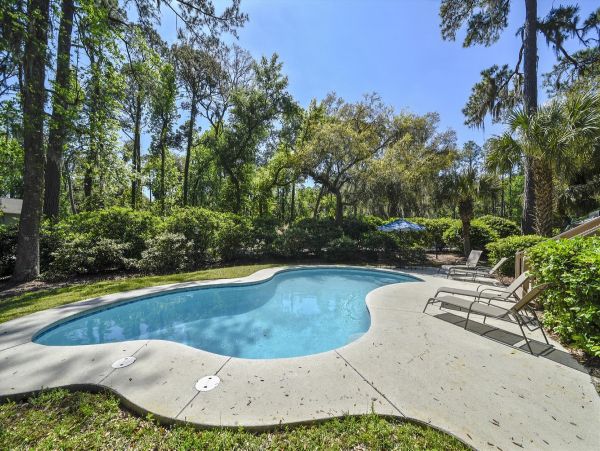 4 Bedroom Vacation Pool Home in Hilton Head Close to Beach